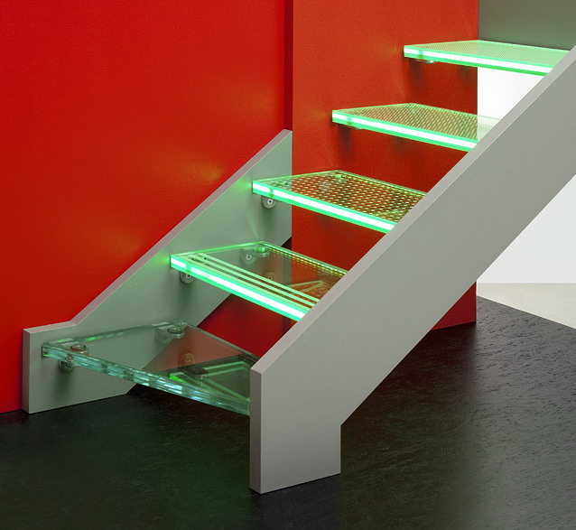 Treppe mit beleuchteten Glasstufen
