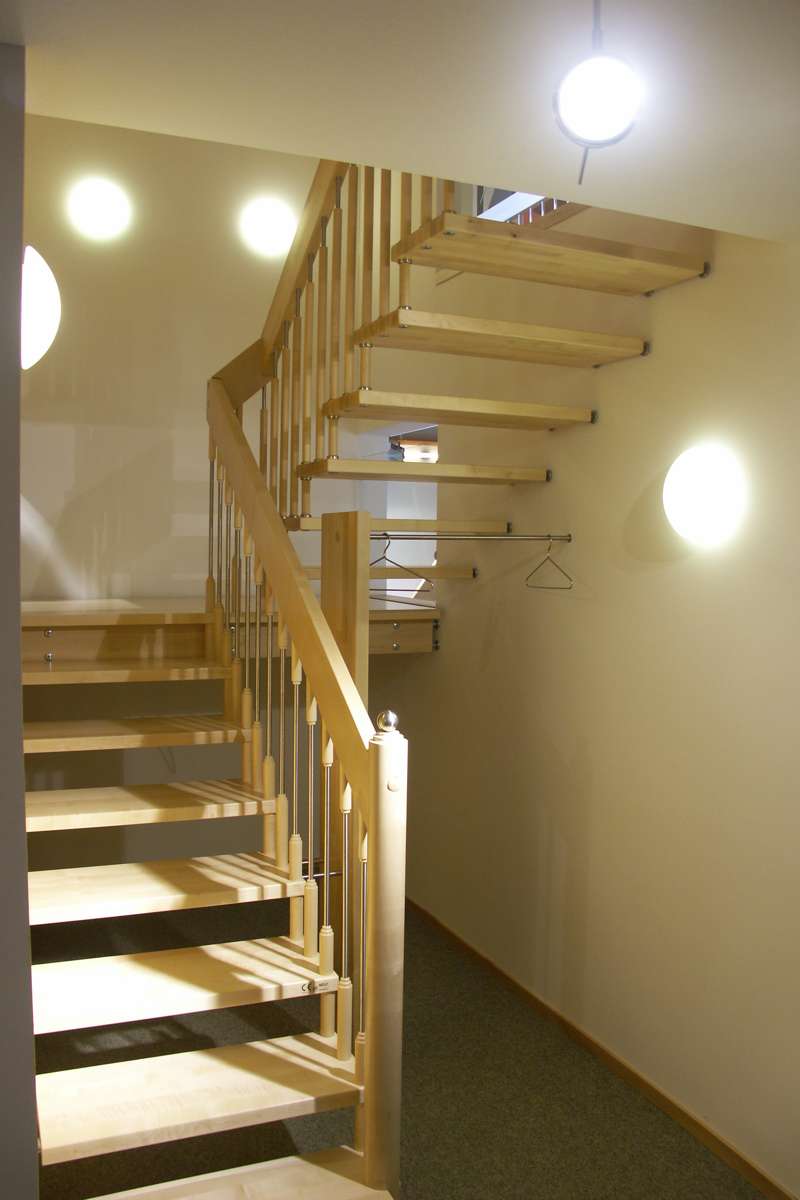 Podesttreppen aus Holz, mit Stahl oder Glas-Elementen | arcus Treppen