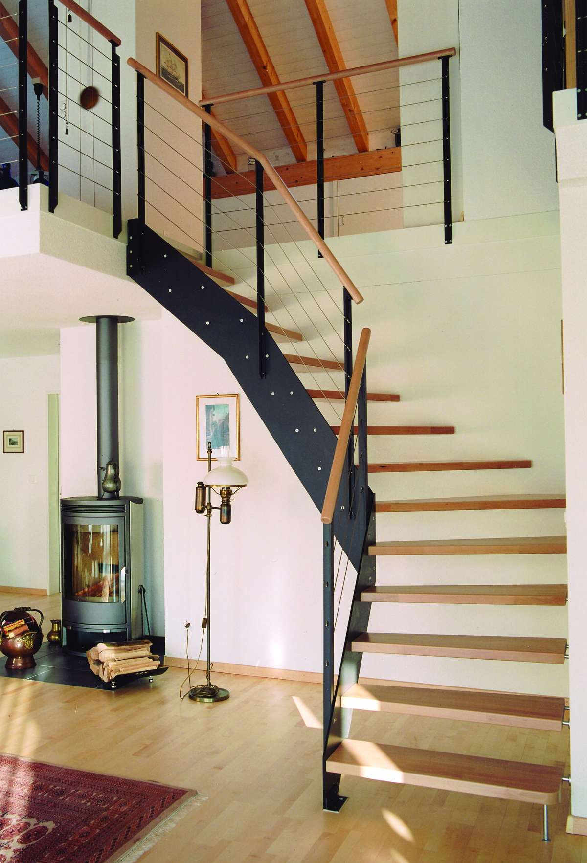 Stahltreppen mit Holzstufen - moderne Loft Treppen | arcus Treppen